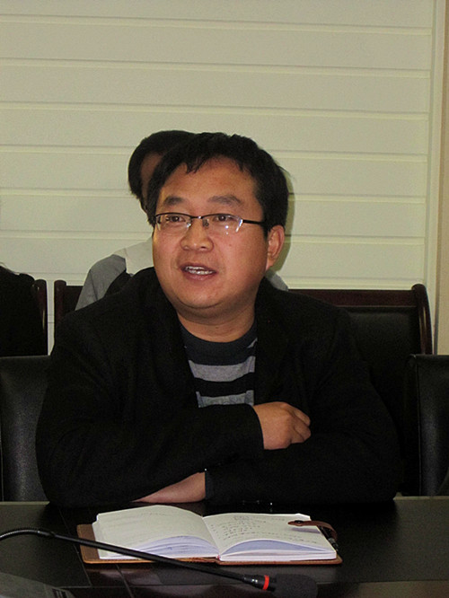 德育处副主任牟善鑫为实习生提出建议