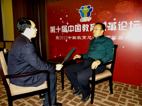 黄巨国校长接受中央电视台采访