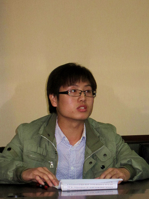 实习队长邓永海同学发言