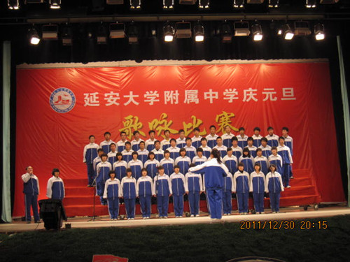 高二二班 《歌唱祖国》、《从头再来》