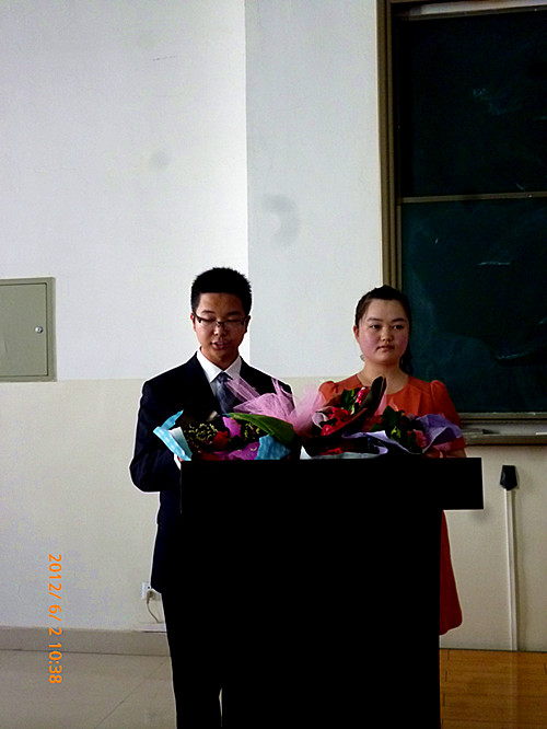 于万昊和李靖宇主持会议